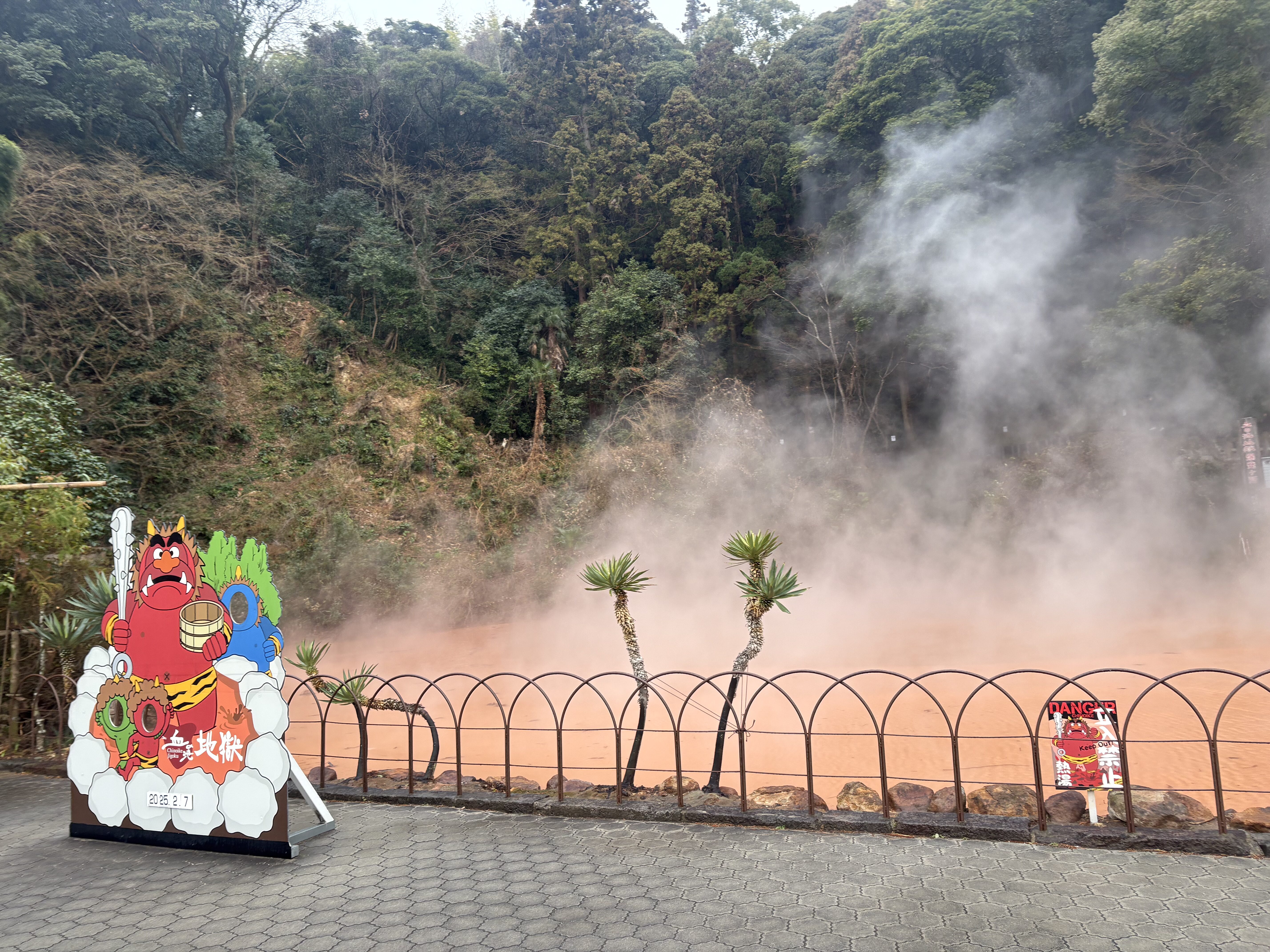 血の池地獄の鬼の顔出し看板