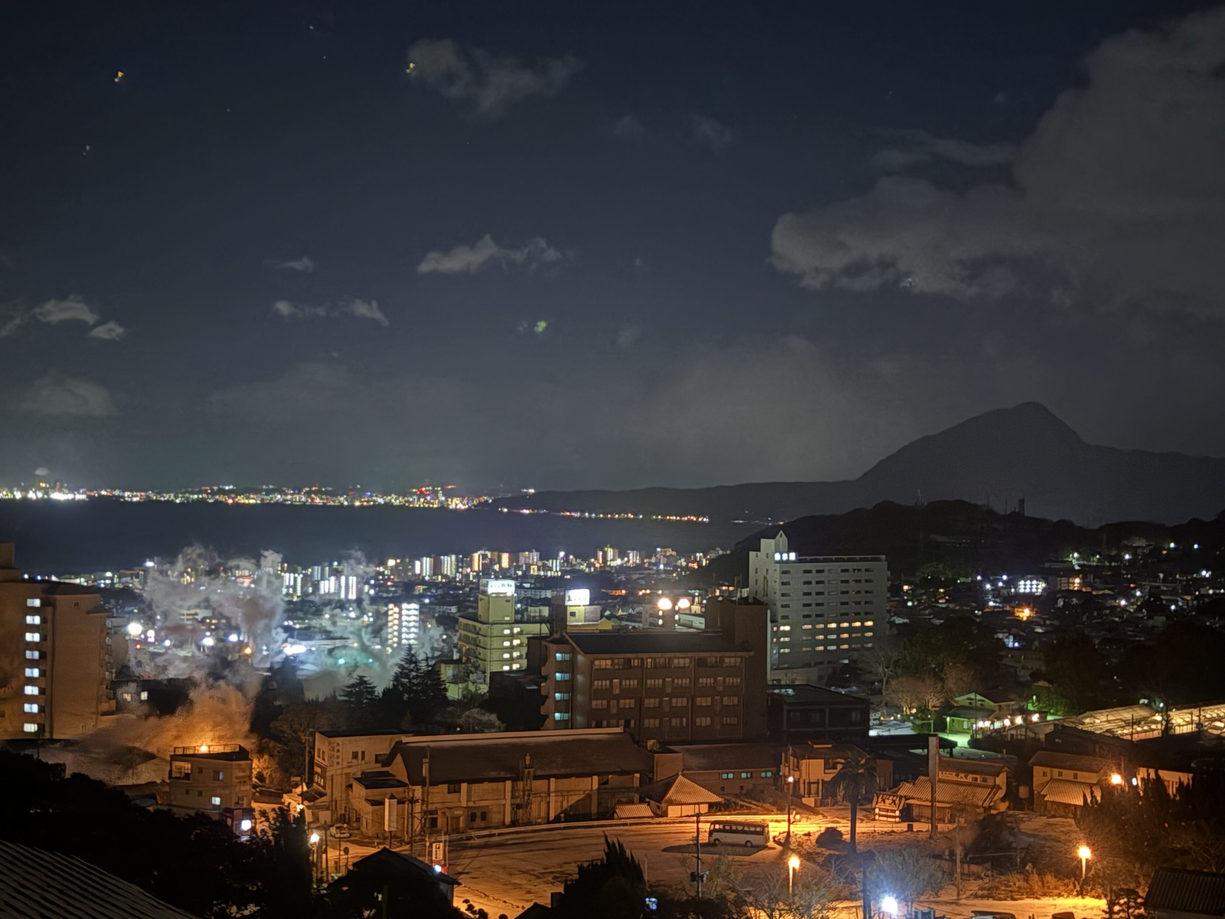 神和苑から眺める別府の夜景