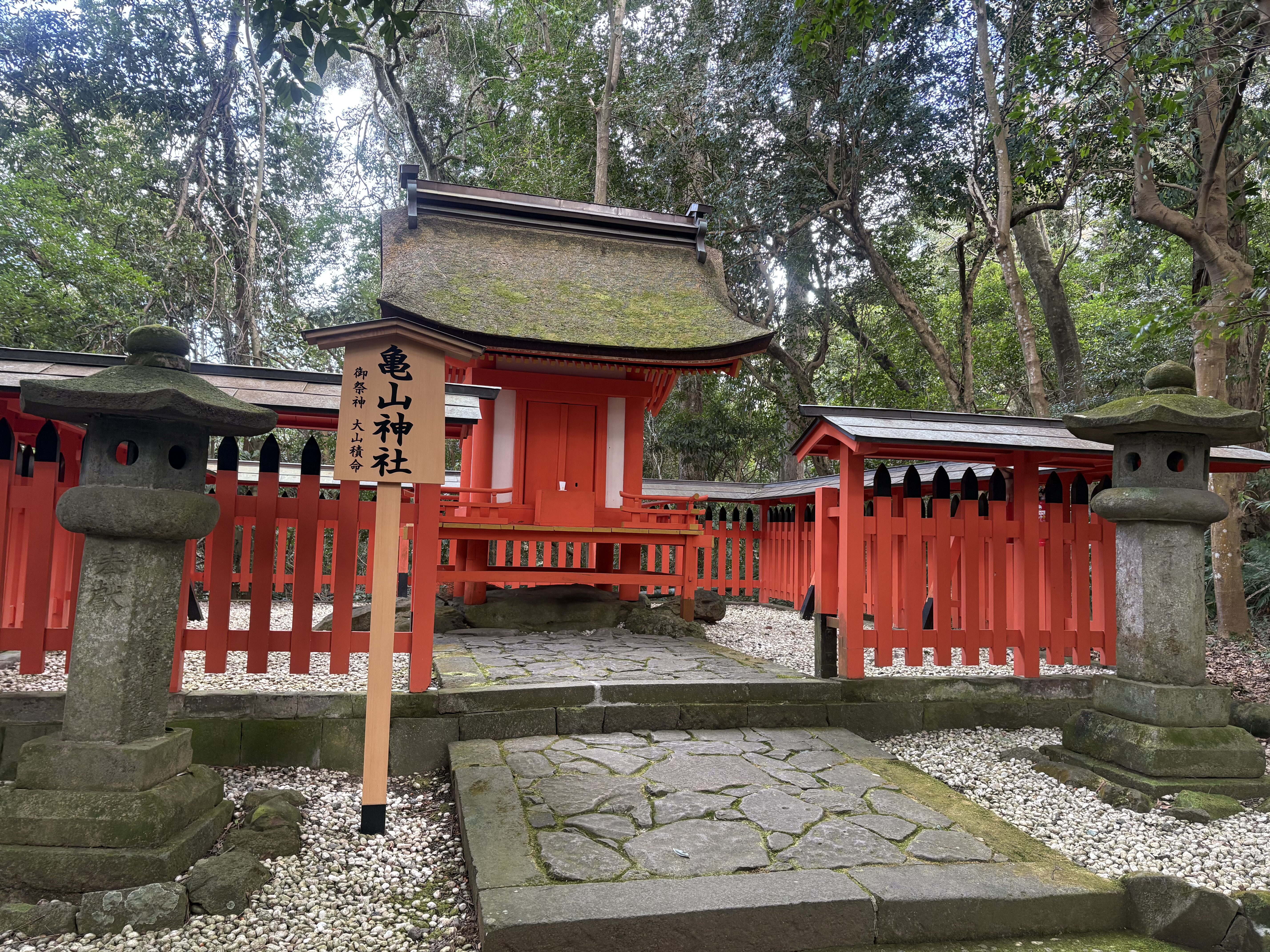 宇佐神宮の境内にある亀山神社